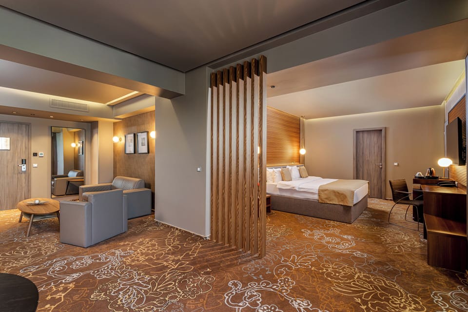 Suite | In-room safe, desk, blackout drapes, iron/ironing board (on request)