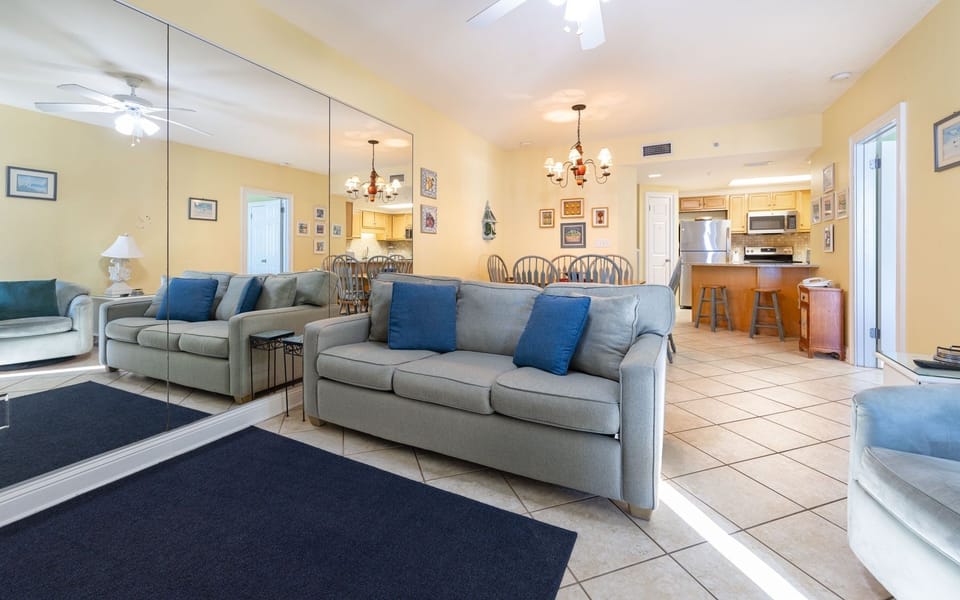 Condo, 2 Bedrooms | Living area