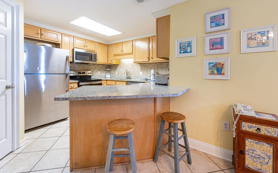 Condo, 2 Bedrooms | Private kitchen | Fridge, oven, coffee/tea maker