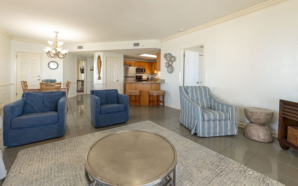 Condo, 3 Bedrooms | Living area