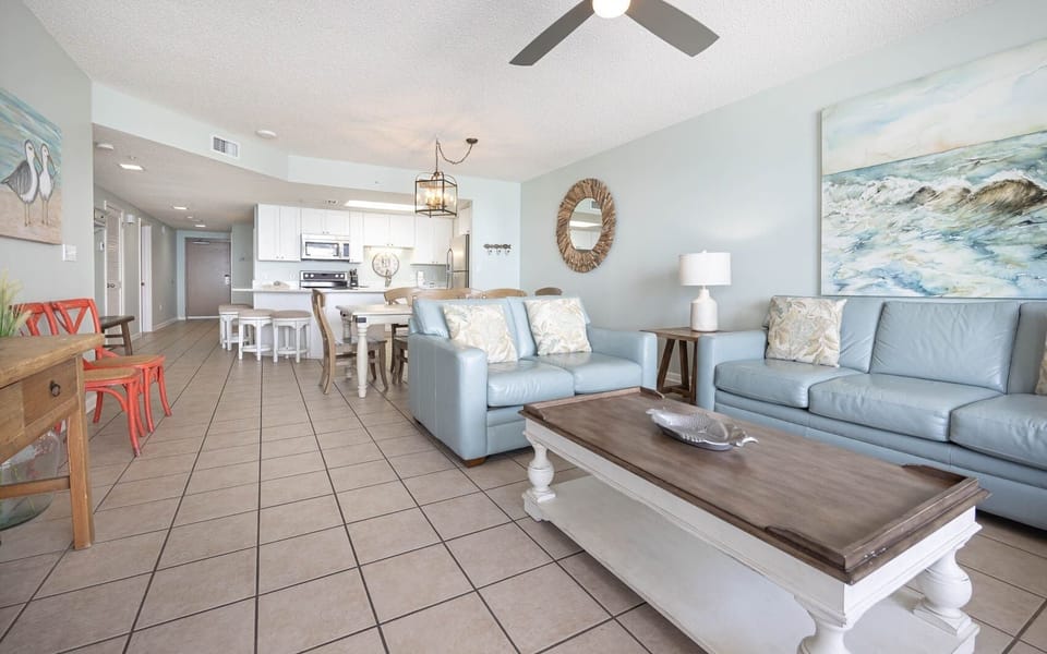 Condo, 3 Bedrooms | Living area
