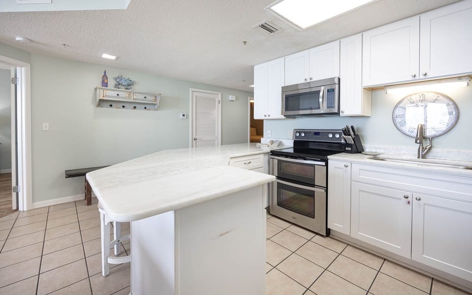 Condo, 3 Bedrooms | Private kitchen | Coffee/tea maker, fridge, oven