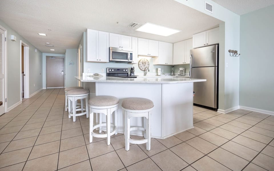 Condo, 3 Bedrooms | Private kitchen | Coffee/tea maker, fridge, oven