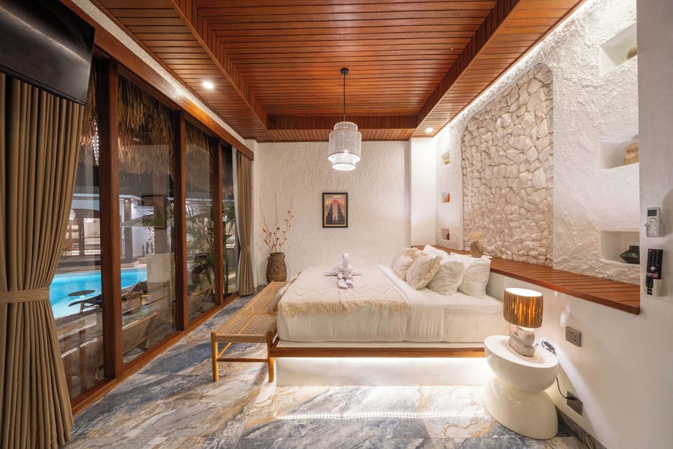 Deluxe Executive Room with Pool View | Desk, free WiFi, bed sheets