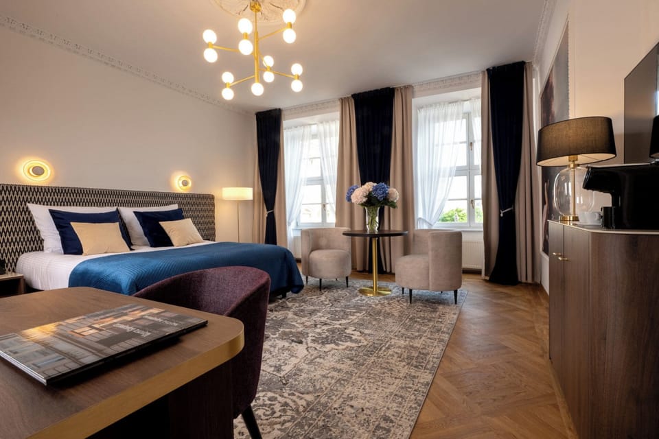 Main Square View Apartment | In-room safe, desk, iron/ironing board, free WiFi