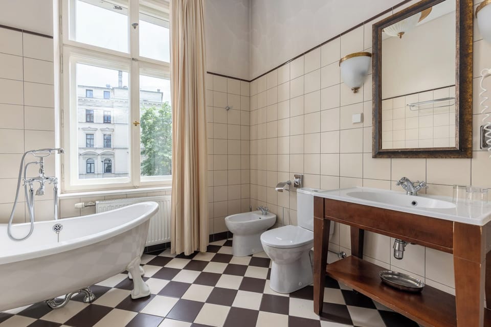 Deluxe Double Room, Park View | Bathroom | Hair dryer, towels, shampoo, toilet paper