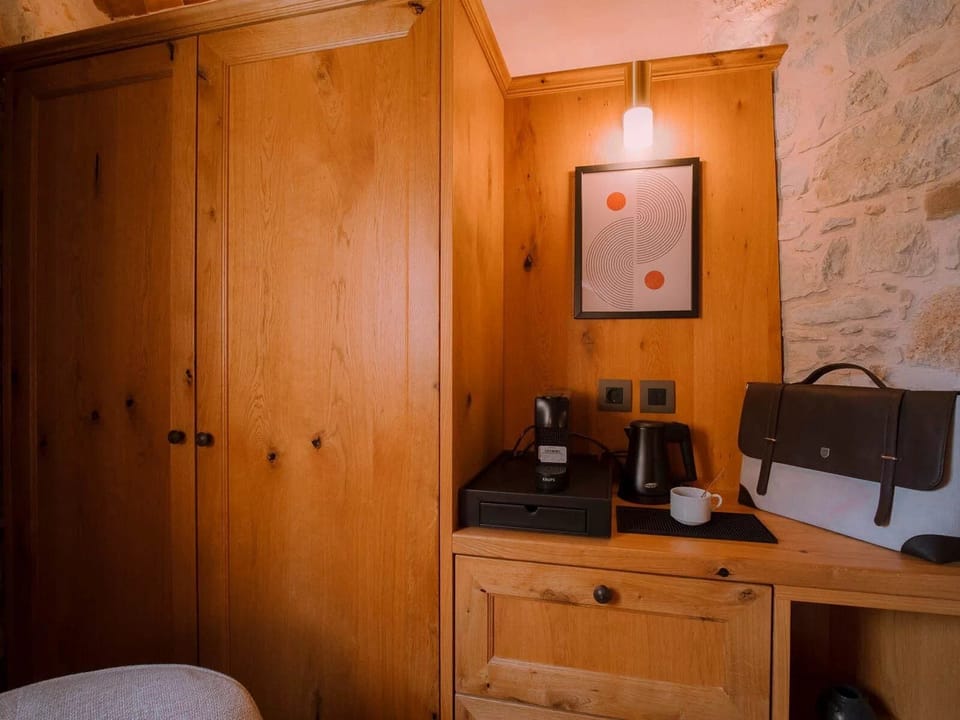 Deluxe Double Room | Iron/ironing board, WiFi (free)