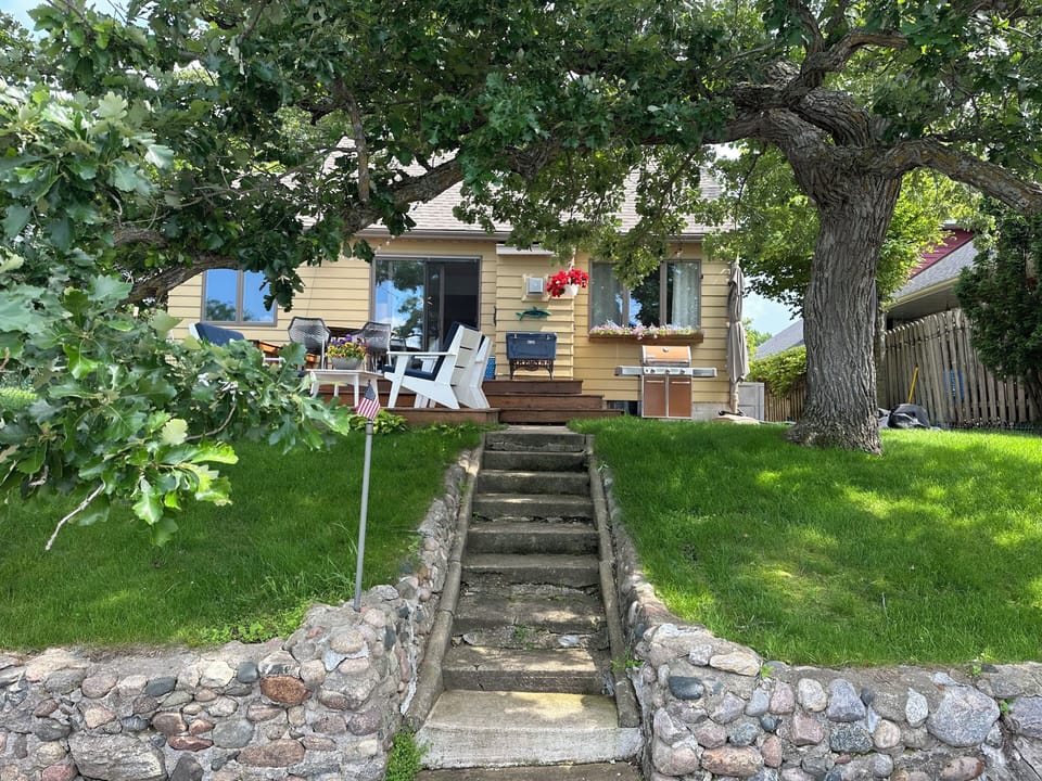 Lakeside Yard 