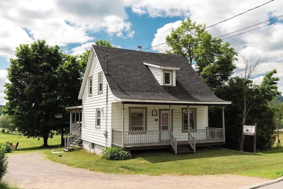 Charming exterior of the house, perfect for your getaway