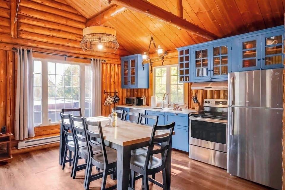 Bright kitchen area with a spacious feel, perfect for family meals.