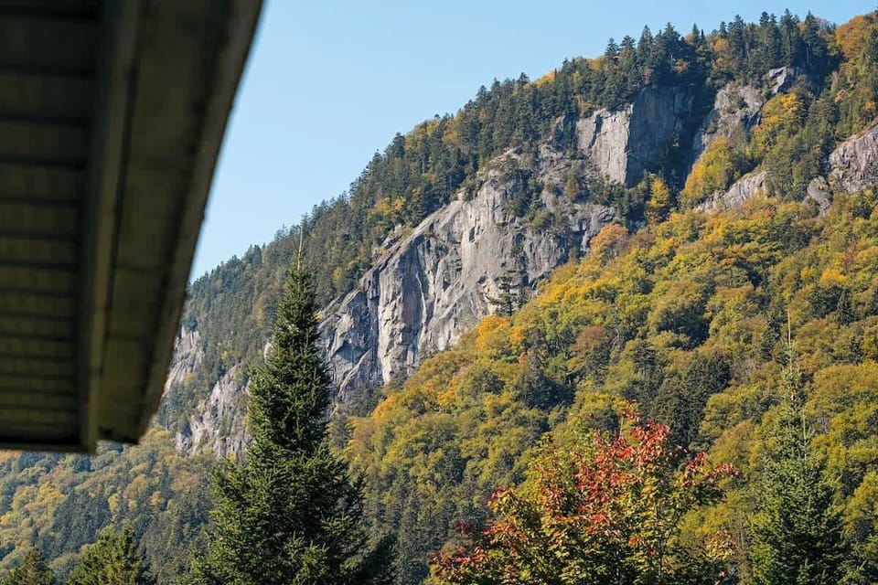 Mountain views from the balcony, allowing you to enjoy the natural beauty around the property.