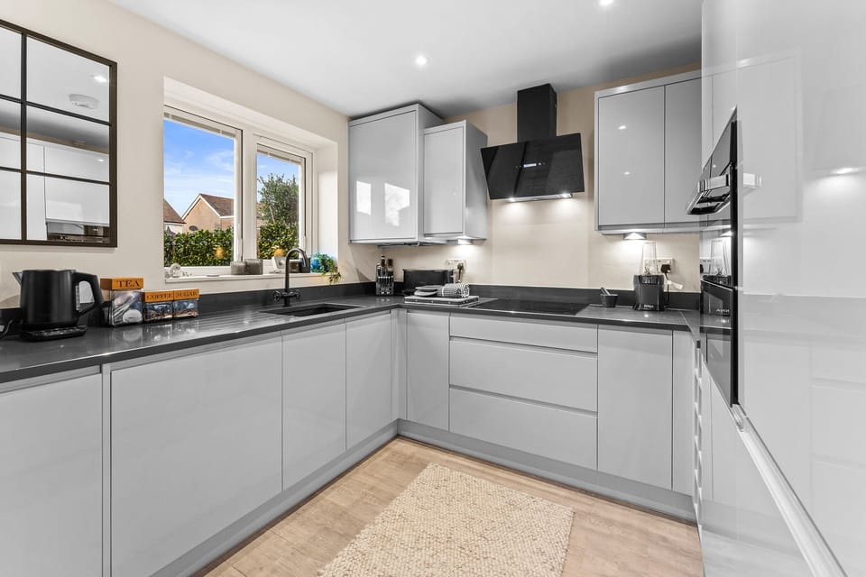 Fridge, microwave, dishwasher, cookware/dishes/utensils
