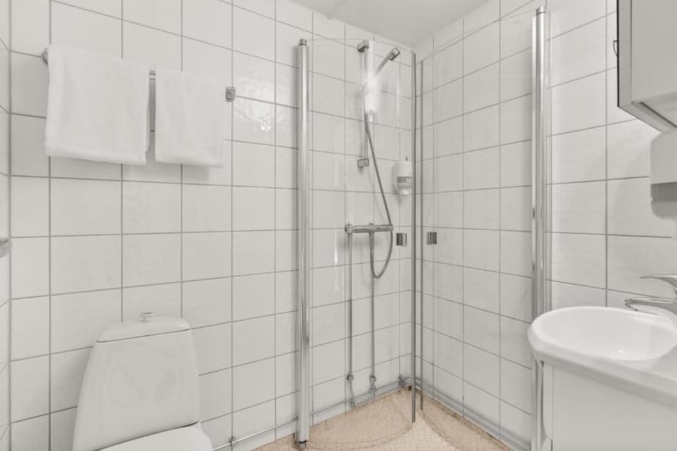 Shower, towels, soap, shampoo