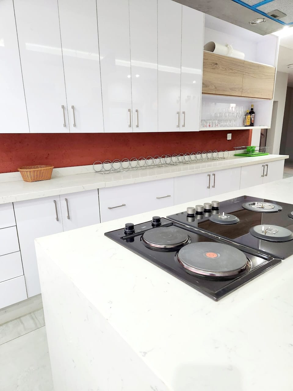 Economy Room, 1 Queen Bed | Shared kitchen facilities | Mini-fridge