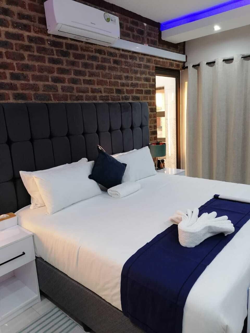 Premium bedding, in-room safe, desk, soundproofing