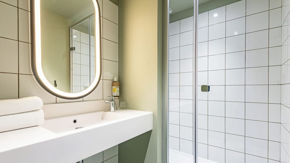 Family Room, Multiple Beds (POP) | Bathroom | Shower, towels