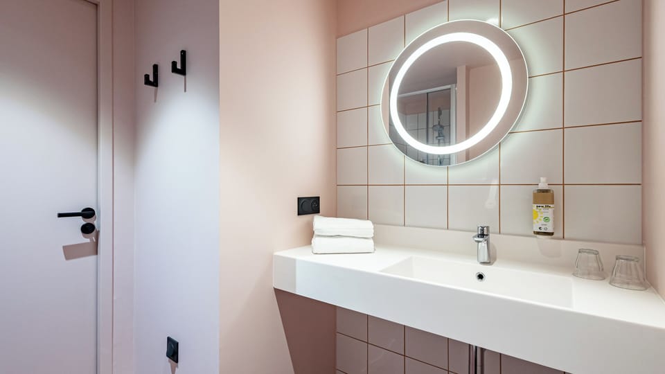 Room, 2 Twin Beds (POP) | Bathroom | Shower, towels