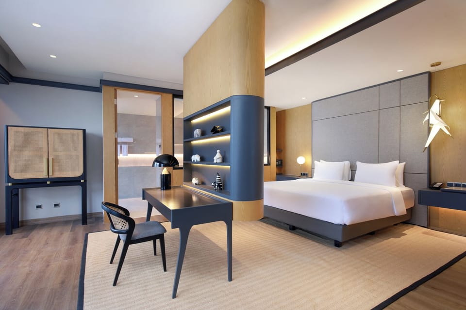Suite, 1 King Bed | Desk, laptop workspace, soundproofing, rollaway beds (surcharge)