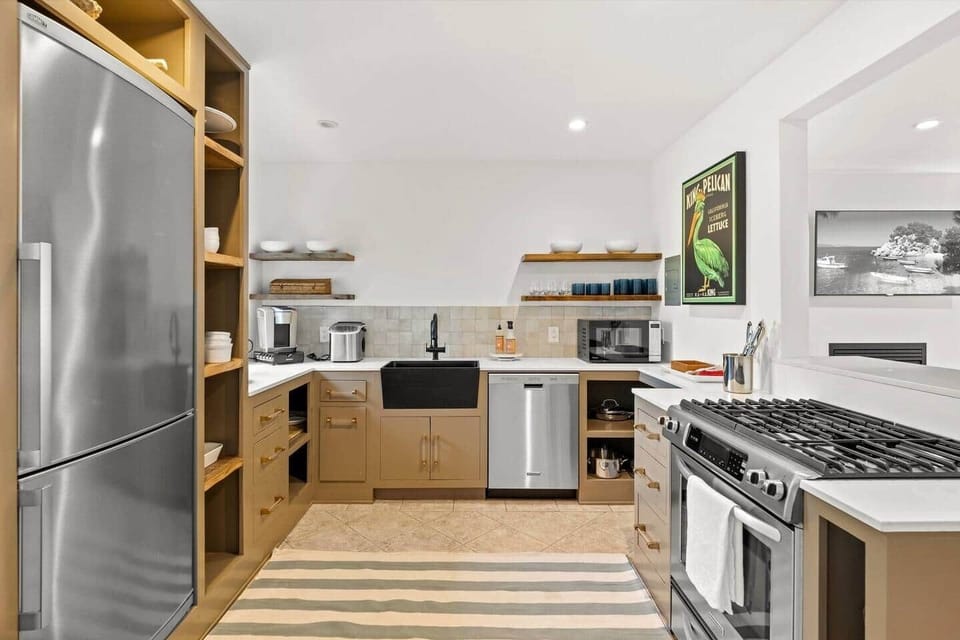 Reverse Osmosis filtered drinking water. No need for plastic bottles. Keurig coffee, variety of tea, honey, sugar cubes, toaster, ice maker & micro. Salvaged slate sink. Backsplash - Zia Tile. All you need is a chef to cook for you!