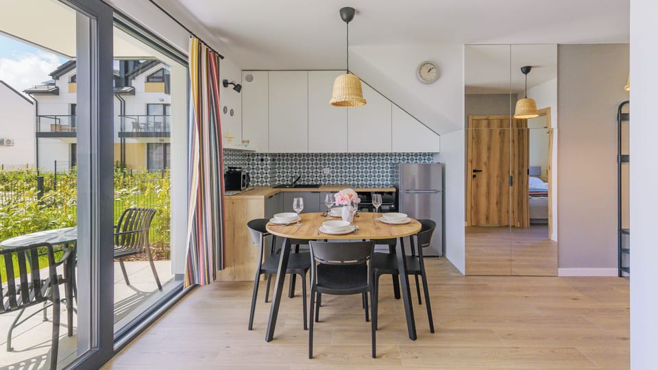 Apartment (1) | Private kitchen | Fridge, stovetop, electric kettle, cookware/dishes/utensils