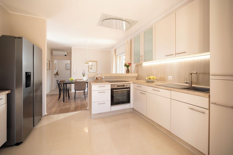 Fully equipped modern kitchen with everything you need. 