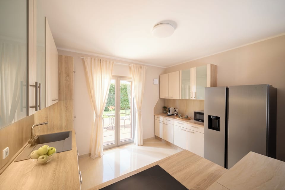 Open, airy layout with a direct view from the kitchen to the outdoor area.