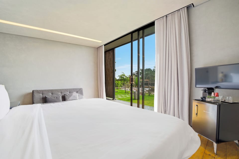 Luxury Triple Room | Premium bedding, pillowtop beds, individually decorated