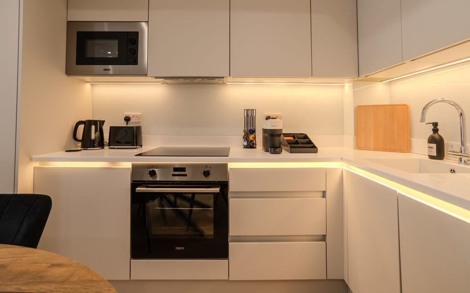 House | 4 bedrooms, desk, Internet