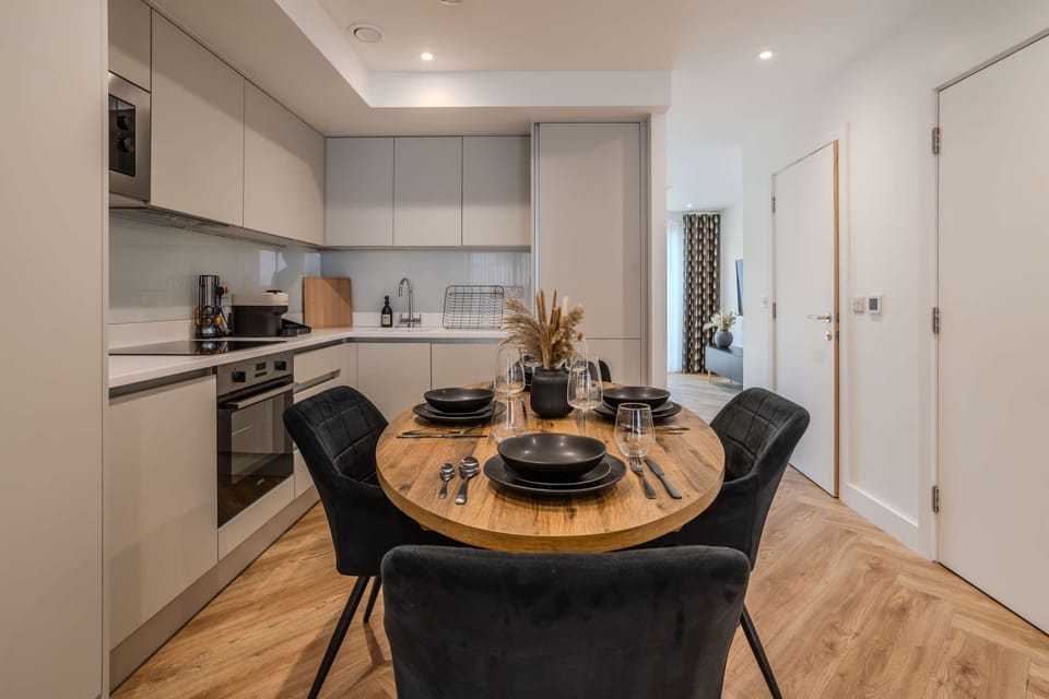 House | 4 bedrooms, desk, Internet