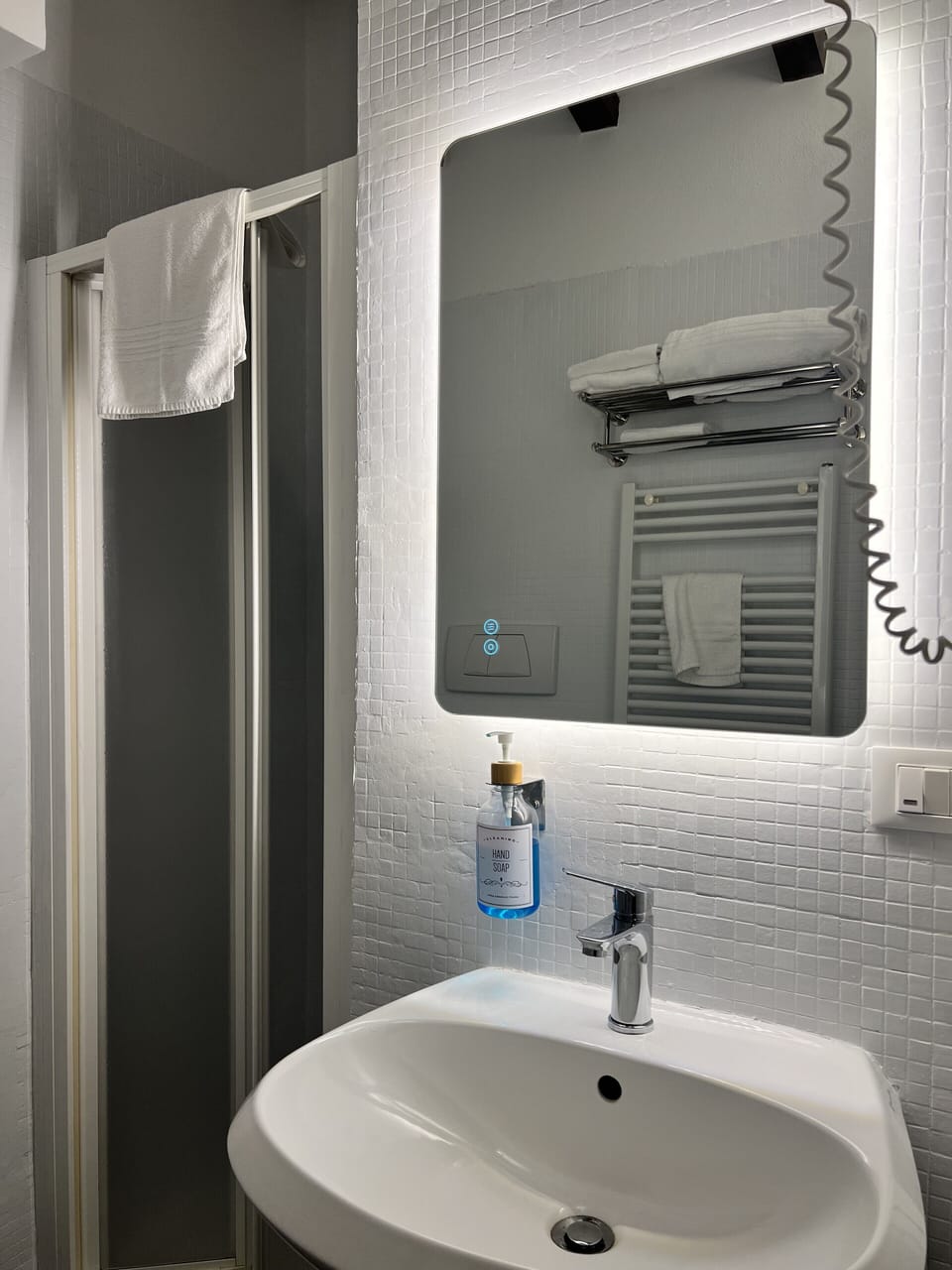 Junior Room, City View | Bathroom | Hair dryer, towels, soap, shampoo