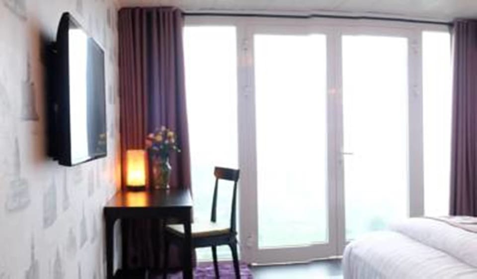 Deluxe Room, 1 King Bed, Mountain View | Minibar, in-room safe, desk, free WiFi