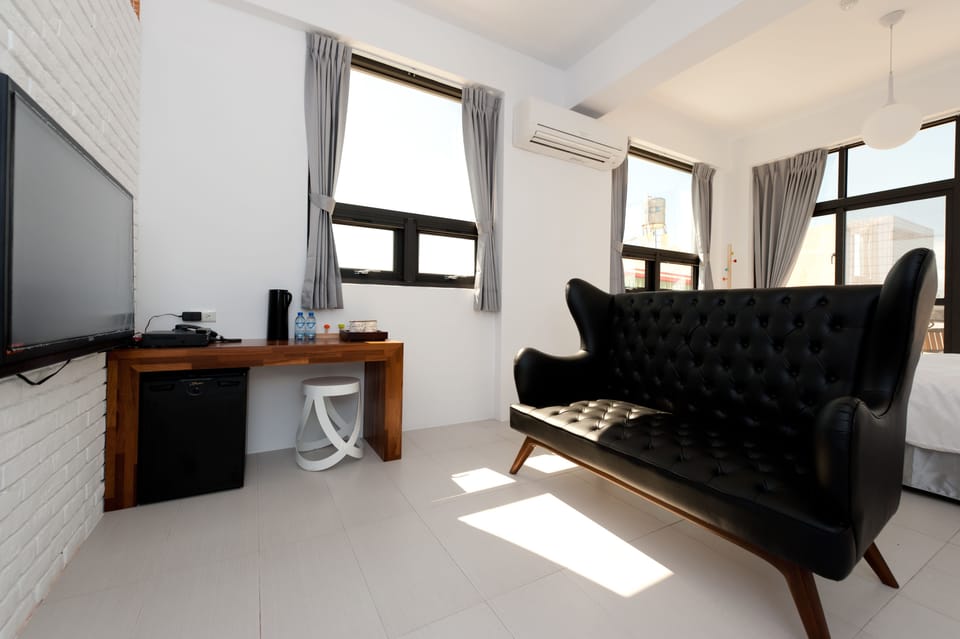 Double Room | Living area | Flat-screen TV