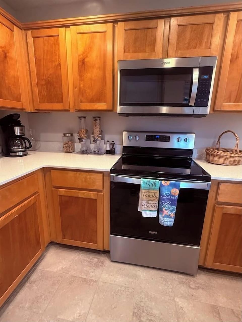 Blue Heron Trail Townhouse - fully stocked kitchen, cold continental breakfast included