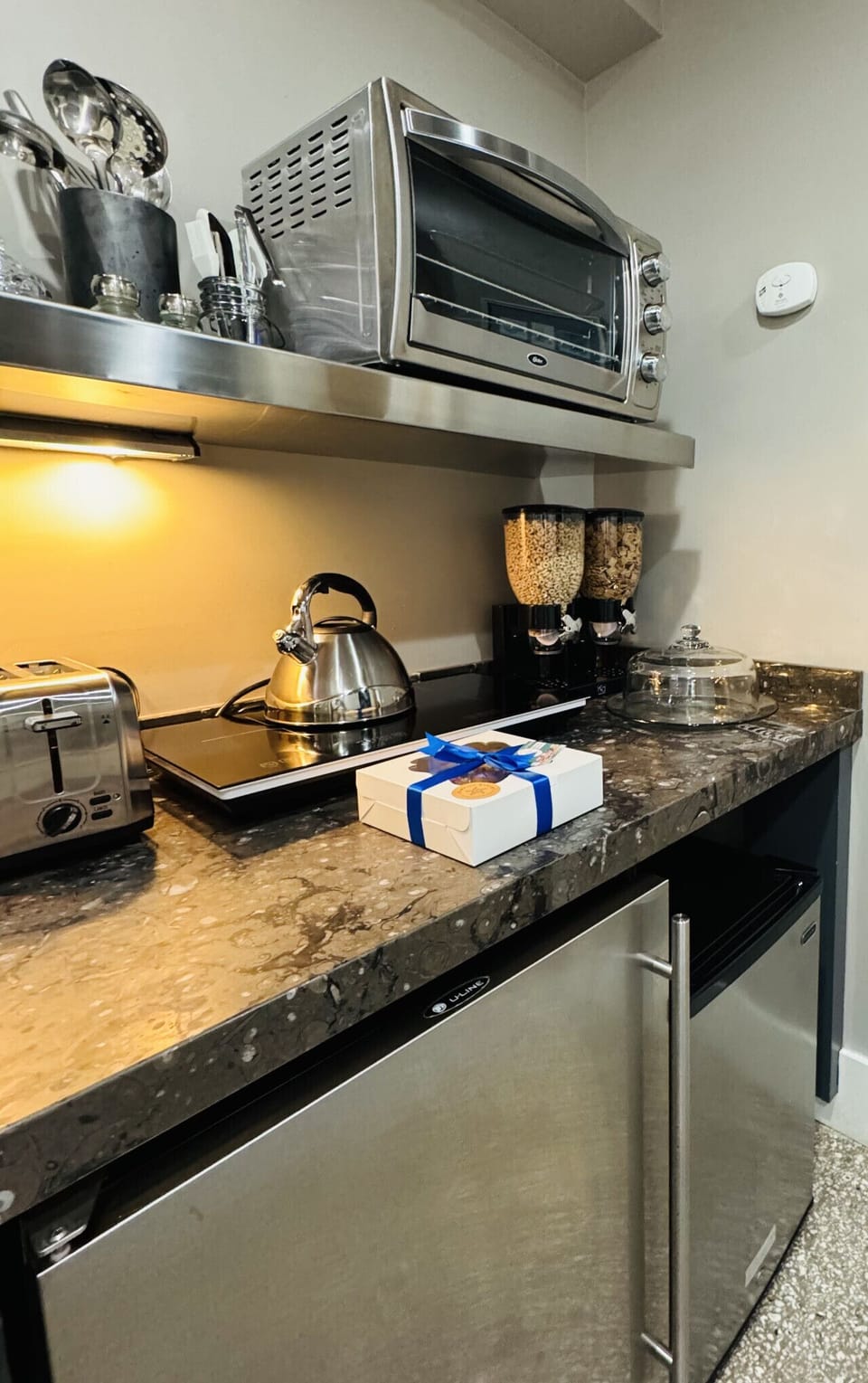 Savannah Garden on E Jones by Olde Savannah Tyme Properties - Kitchenette offers a Continental breakfast included.