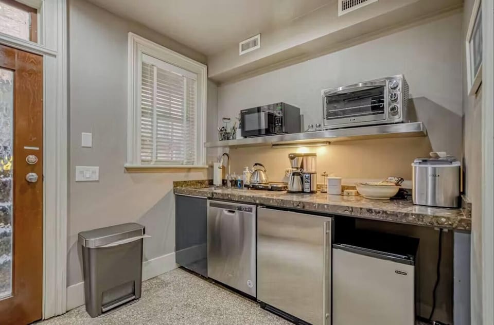 Savannah Garden on E Jones by Olde Savannah Tyme Properties - Kitchenette offers dishwasher, 2 burner stove top (no oven), toaster oven, microwave, freezer, refrigerator.  Continental breakfast included.