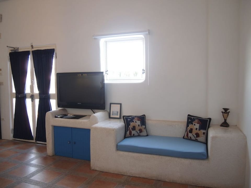 Comfort Quadruple Room, Courtyard View | Desk, free WiFi, bed sheets