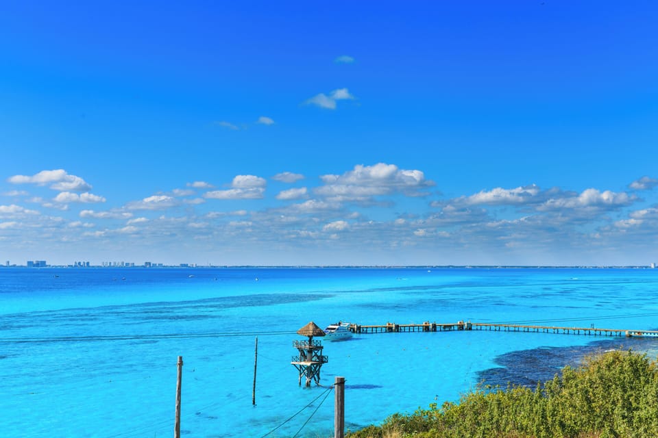 Beach clubs, restaurants, and water parks within walking distance