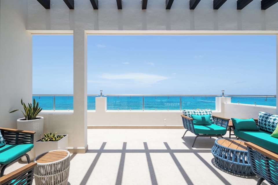 A private balcony- for star gazing, happy hours, or sunrise/sunset views