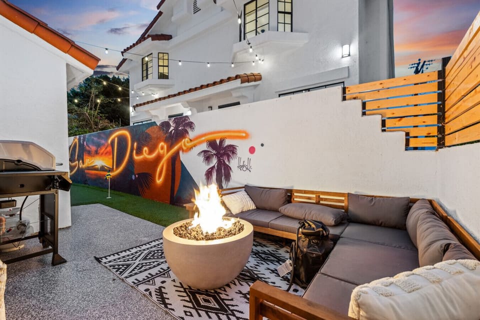 Outdoor Lounge: Gather around the fire pit and enjoy vibrant sunsets with San Diego vibes!