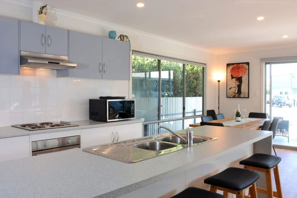 Cook with ease in the fully equipped kitchen, set up for everything from quick breakfasts to shared meals.