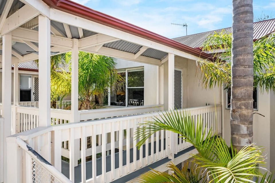 Arrive and settle into the relaxed coastal atmosphere of the Smugglers complex.