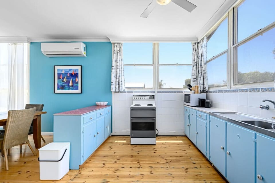 Cook with ease in the character-filled kitchen, where retro charm sets the scene for simple meals and beach-day snacks.