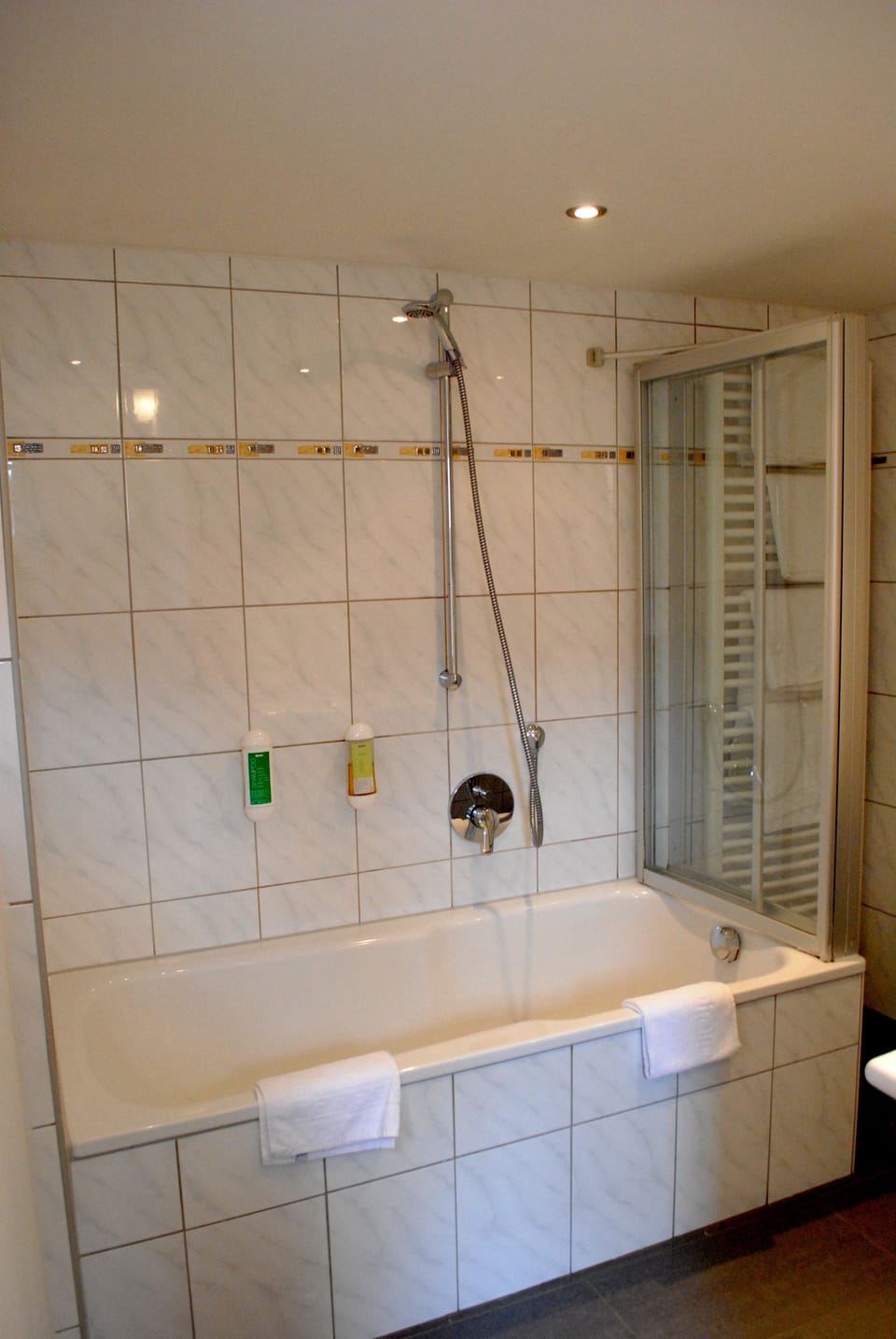 Standard Suite, 2 Bedrooms | Bathroom | Shower, hair dryer, towels, soap