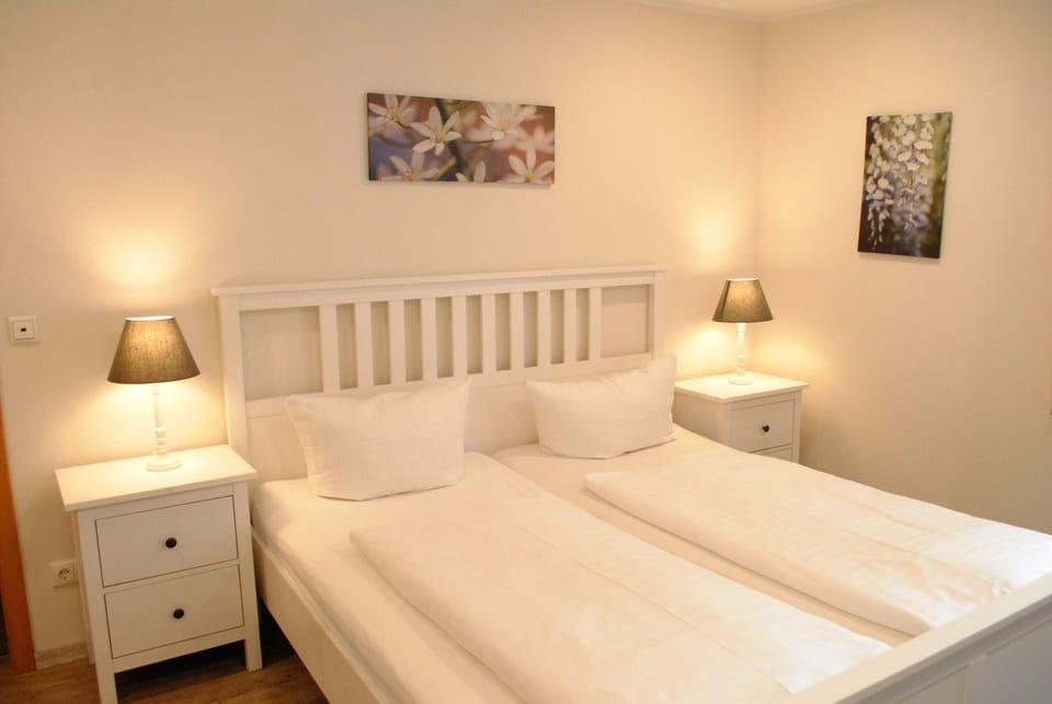 Big Double Room | 1 bedroom, desk, cribs/infant beds, free WiFi