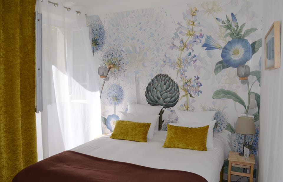 Room Superior VIP | Premium bedding, minibar, in-room safe, desk