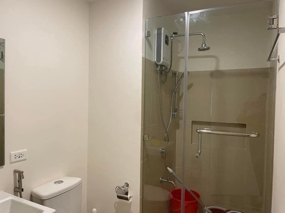 Shower, towels