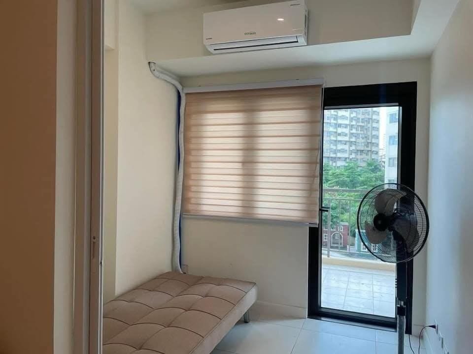 Desk, laptop workspace, free WiFi