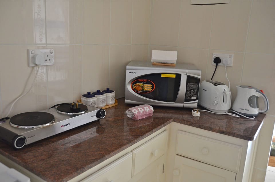 Classic Studio | Private kitchenette | Coffee/tea maker, full-size fridge, microwave, oven