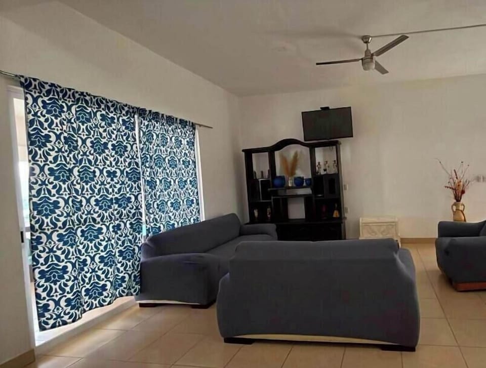 Studio Suite, Lake View