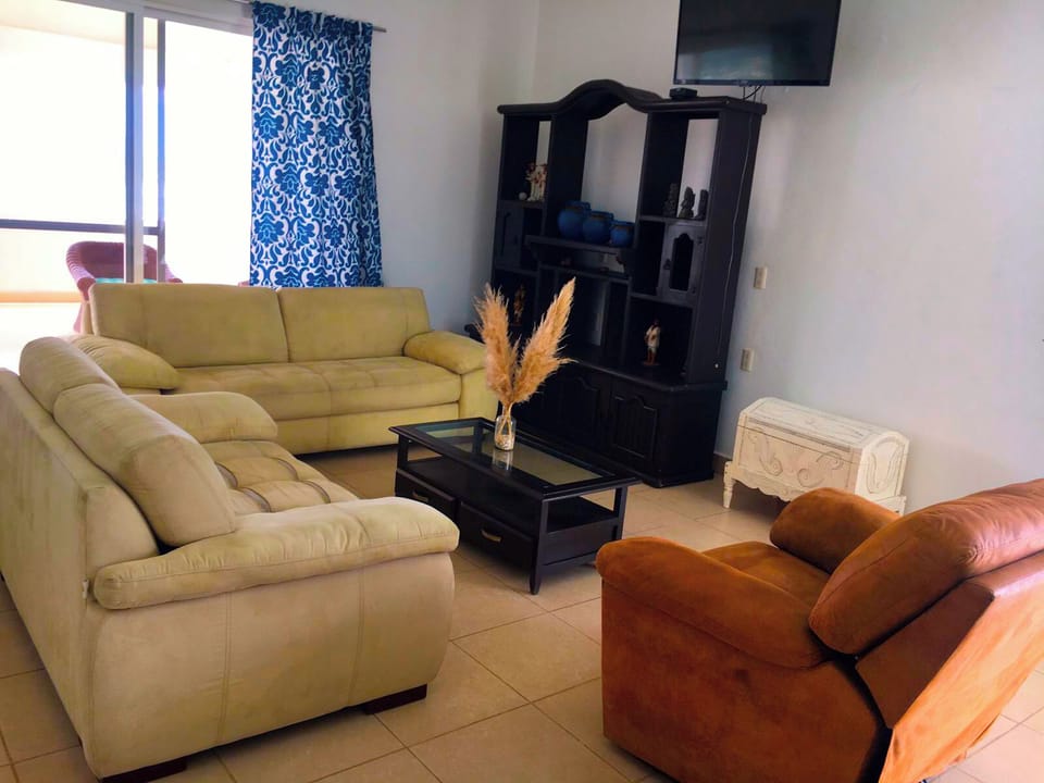 Studio Suite, Lake View